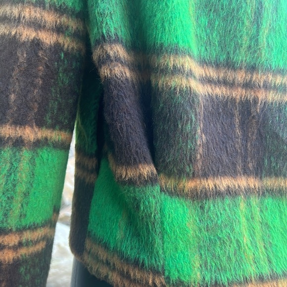 Faux Fur NWOT Crop jacket Plaid Retro VTG  vibe chunky buttons pockets sz M/L - Picture 4 of 9